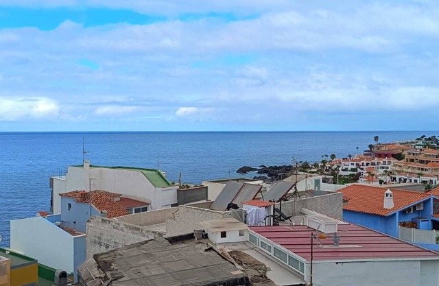 Serene 1-bedroom apartment in Santiago del Teide with stunning views .