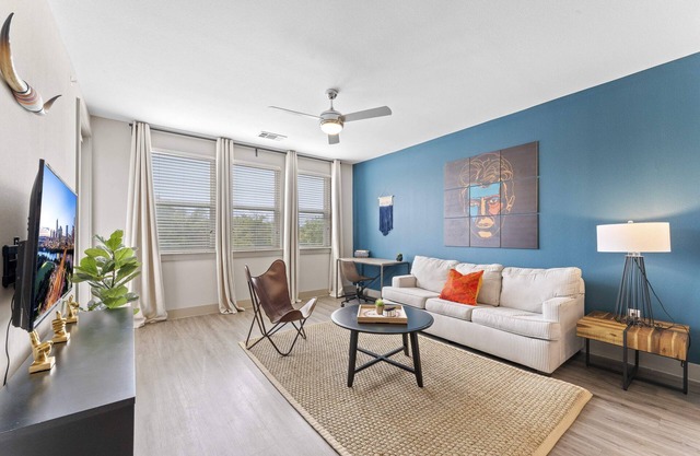 Serene 1BR luxe suite close to Downtown w/fast WiFi