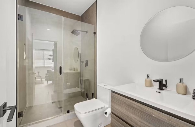 Serene 2-bedroom house with AC in vibrant Los Angeles