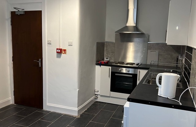 Serene 3-bedroom apartment with WiFi in Govan