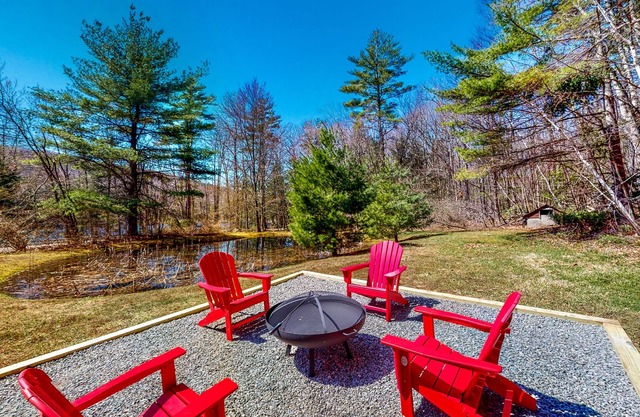 Serene Acreage - Pond - Hiking Trails Nearby