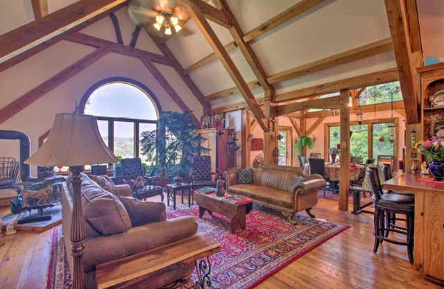 Serene Apt Along James River with BBQ and Gazebo!