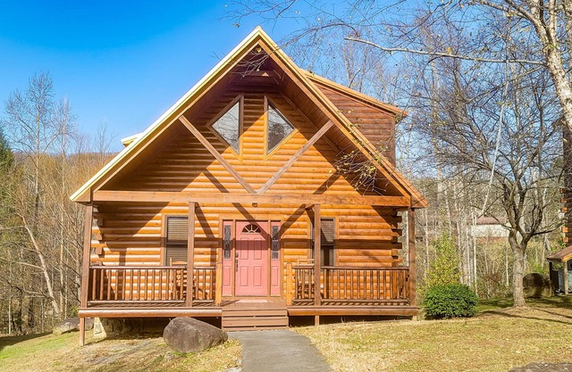 Serene cabin with hot tub, pool, firepit, deck, & free attraction tickets