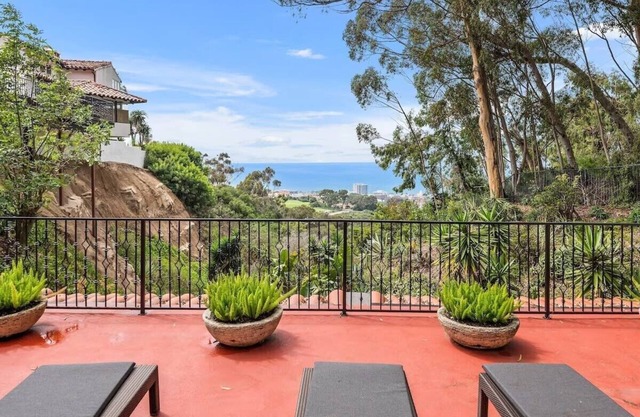 Serene Casita, Picturesque Ocean and Canyon Views