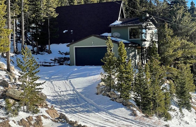 Serene High-Country Mountain Winter Getaway w/Hot Tub