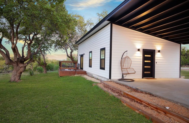 Serene Hill Country Casita ~ Scenic View ~ Patio