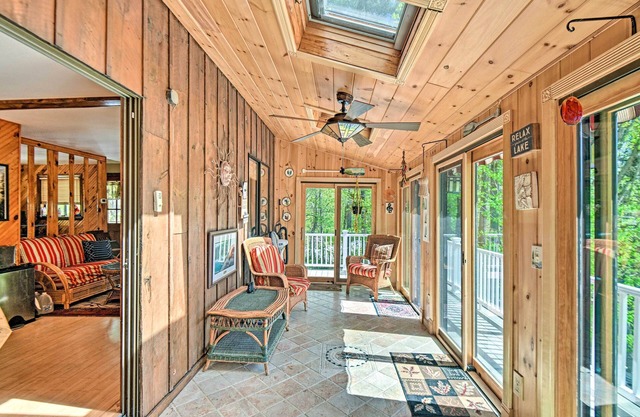 Serene Lakefront Cabin w/Fire Pit & Kayaks!