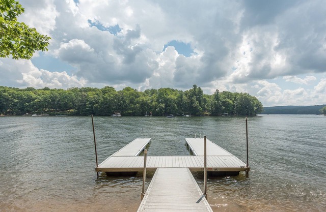 Serene Lakefront Chalet w/Dock Hot Tub & Fire Pit