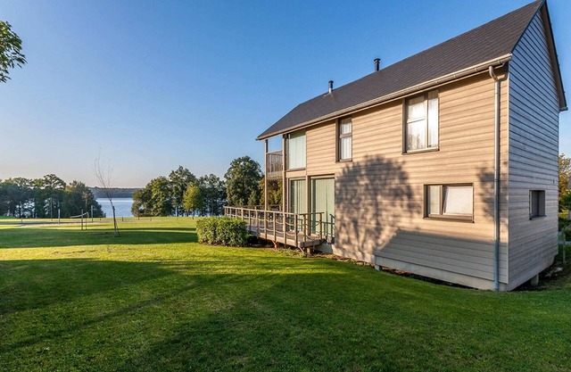 Serene Luxe Lakeside Stay