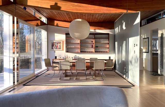 Serene Mid-century Villa with a pool 1.5h from NYC