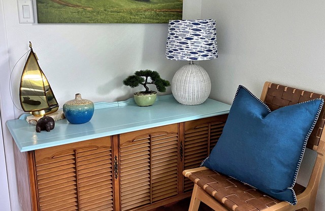 Serene Mid-Century Retreat: Discover Northwest Arkansas' Hidden Gem!
