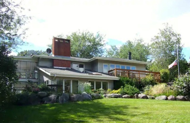 Serene rural accommodations minutes away from Ames and Iowa State University