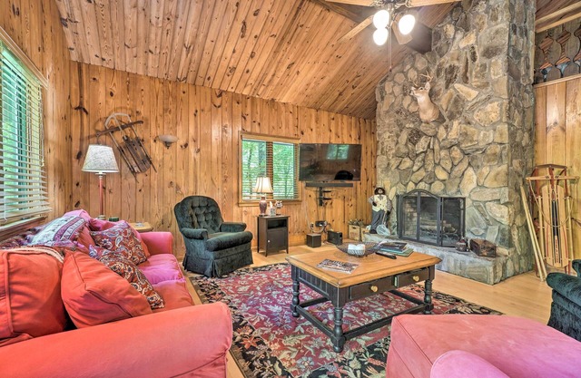 Serene Sky Valley Family Chalet w/Fireplace