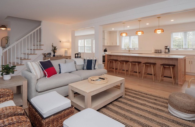 Serene & Spacious Home 10 min to Newport and Beaches, 3 bed, 2.5 bath, sleeps 9