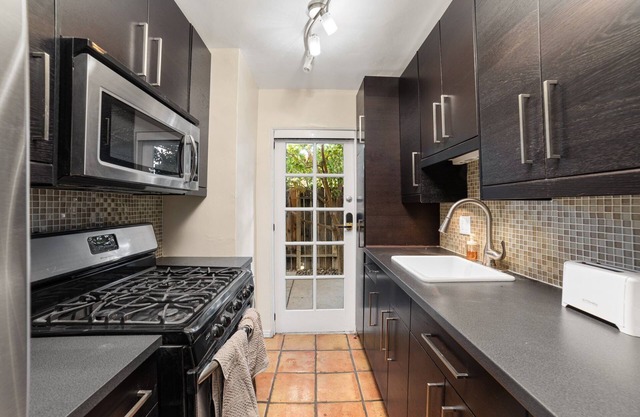 Serene Spanish 1-Bedroom Home Retreatnn