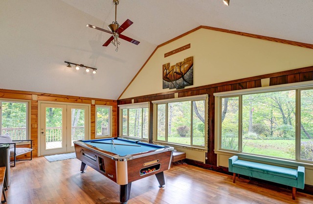 Serene Sylva Retreat w/ Hot Tub & Putting Green!