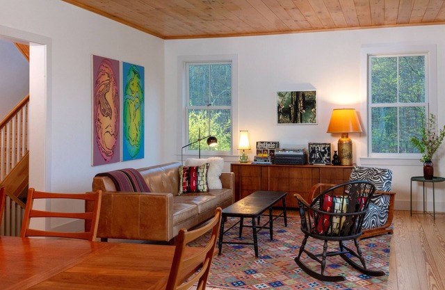 Serene Woodstock 3 bedroom cottage with sweeping mountain views