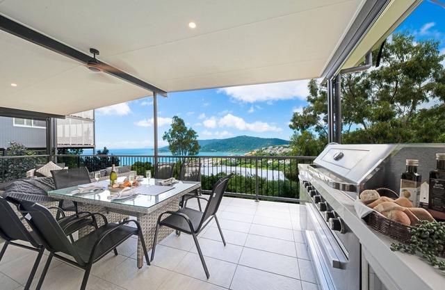 Serenity - 180 degree views of the Coral Sea and Conway National Park.