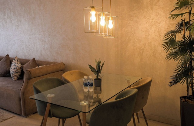 Serenity Apartment: Self Check in, Tramway, Garage,wifi
