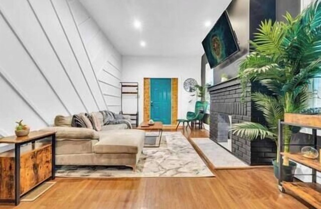 Serenity House – 2BR Central Location (5 Guests)