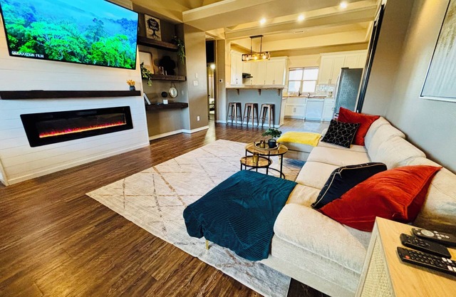 Serenity House Work-Ready Pool table & Laundry