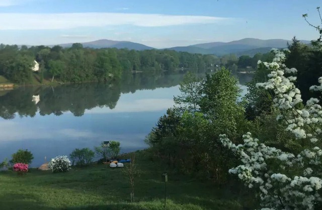 Serenity Lakeview Cottage