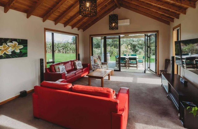Serenity Lodge Getaway - with river views