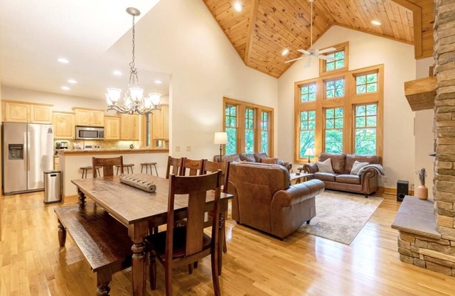 Serenity Now, Townhome 16A-NEW LISTING, Mountain Townhome, Gated Resort, Indoor/Outdoor Pools a.