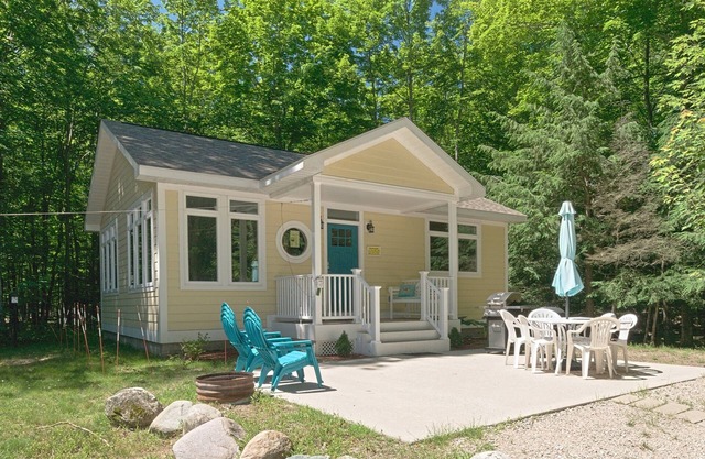 Serenity Woods Cottage at Platte Lake, Honor MI. Traverse City area!