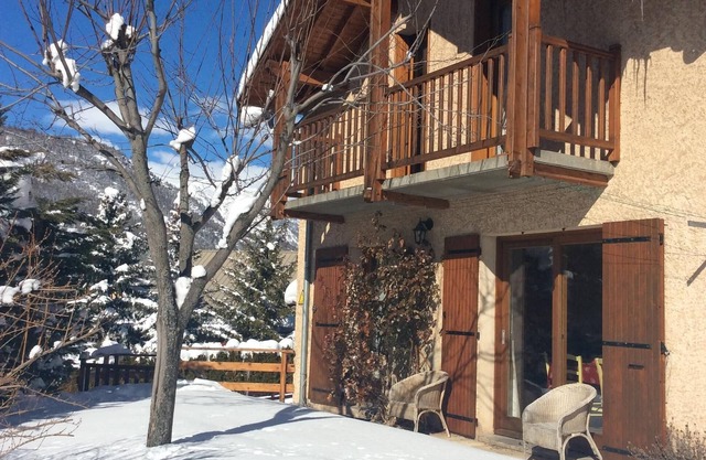Serre ChevalIer rental 130 m2 2kms from the slopes with free shuttle bus