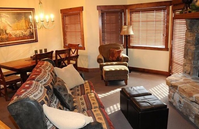 Seven Springs 3 Bedrooms Premium Townhome, Ski In/Ski Out by RedAwning