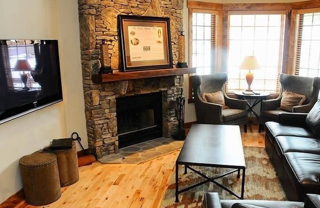 Seven Springs 3 Bedrooms Premium Townhome, Great for Families 3 Townhouse by Redawning