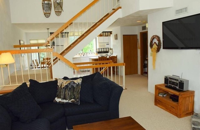 Seven Springs Meadowridge 2 Bedroom Standard Condo, Mountain Views! by RedAwning