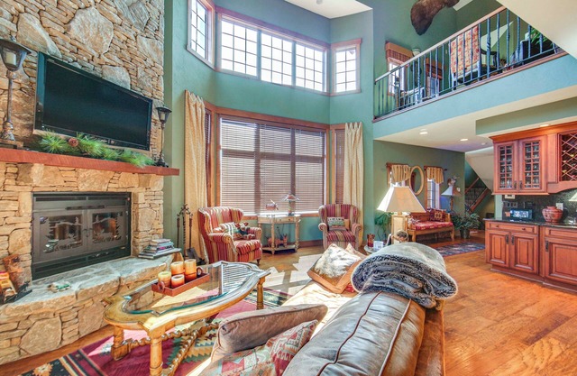 Seven Springs Resort Home: Theater Room & Grill
