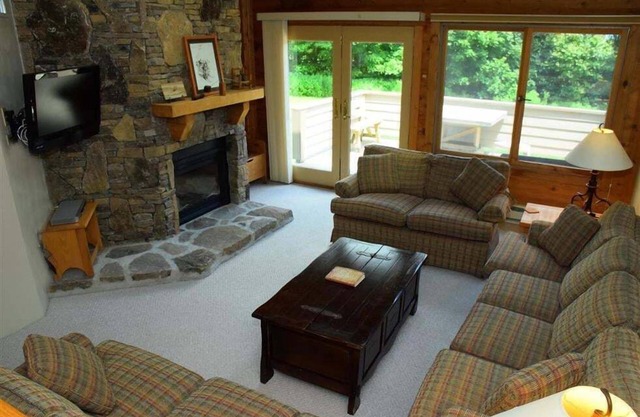 Seven Springs Sunridge 2 Bedroom Standard Condo, Ski-In/Out! by RedAwning