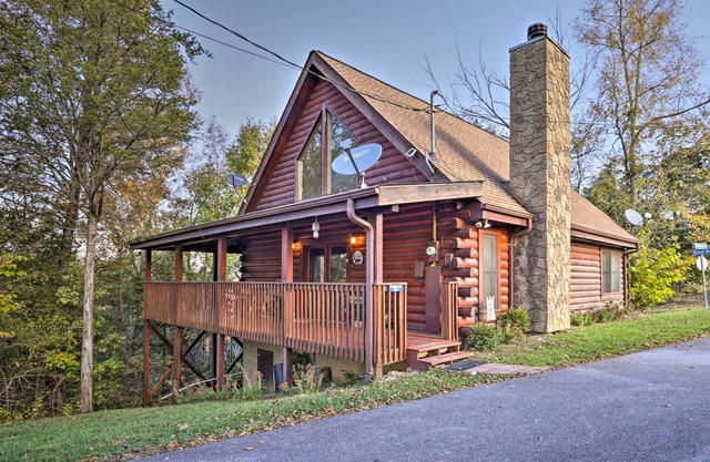 Sevierville Cabin w/Lake Access & Private Hot Tub