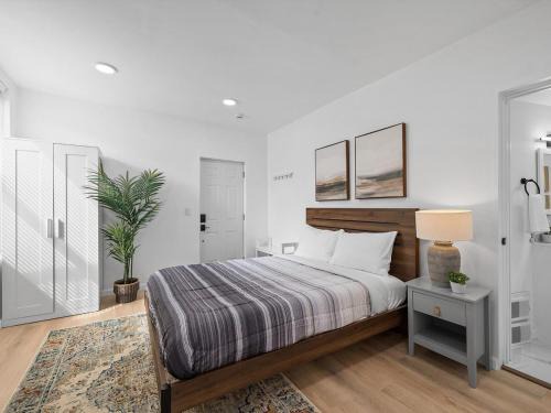 Shadyside, Central !2 Bright and Stylish Studio With Free Parking