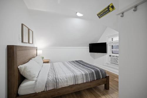 Shadyside, Pittsburgh !H Modern and Bright Private Bedroom with Shared Bathroom