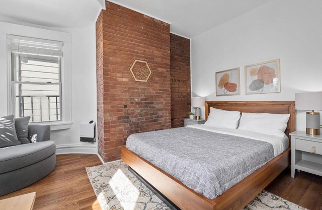 Shadyside, Pittsburgh, Modern and Bright 1 Bedroom Unit4 with Free Parking