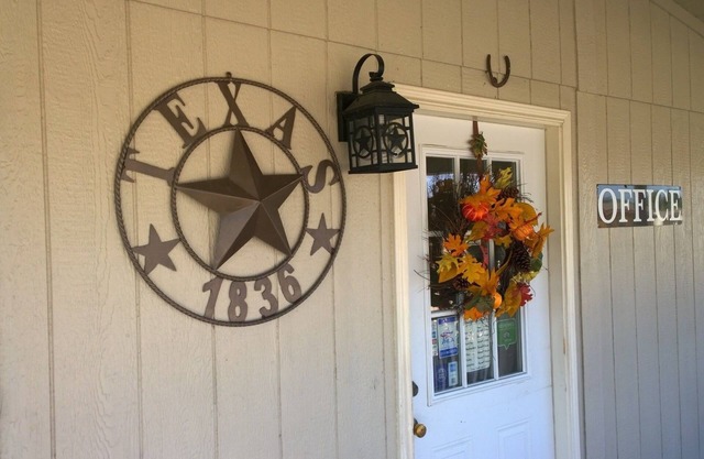 Shale Lodge Pleasanton