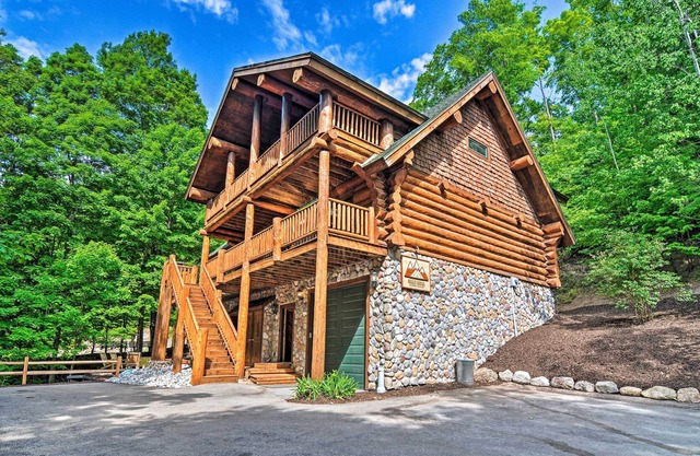 Shanty Slopeside Ski & Golf Home: Hot Tub/Fire Pit