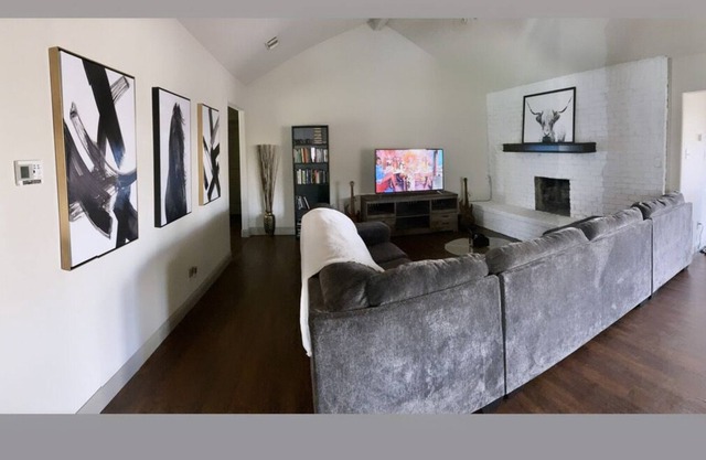 Shared (I live here) remodeled home with private bedroom + bathroom near airport