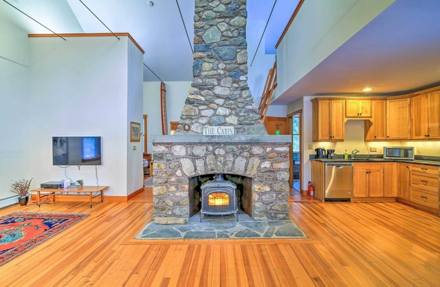 Shelburne Studio Cabin w/Spring-Fed Pool!