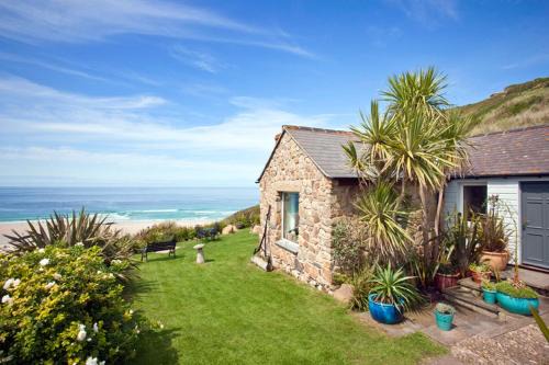 Sheldrake, Spacious Villa, Panoramic Sea-views, Large Garden, By Beach