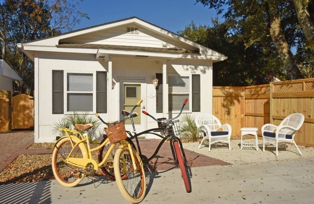 Shell Cottage DOG Friendly in Historic District