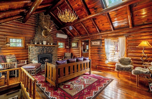 Shell Town Cabin- Log cabin located at the base of the Big Horn Mountains, gas fireplace