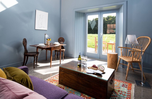 SHEPHERD'S BOTHY AT PAPPLE STEADING - a luxury bolthole for 2 close to East Lothian's outstanding co