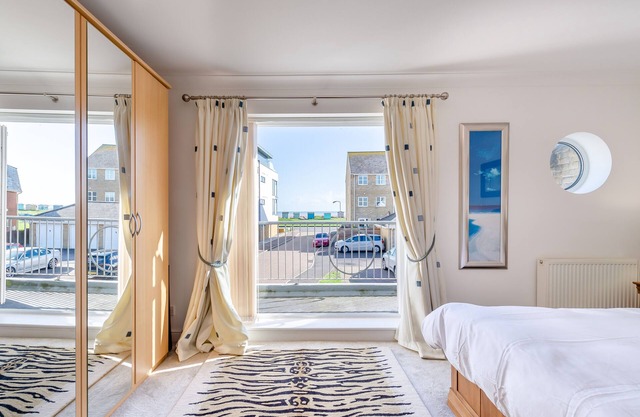 Shimmering Sea - Three Bedroom House, Sleeps 6