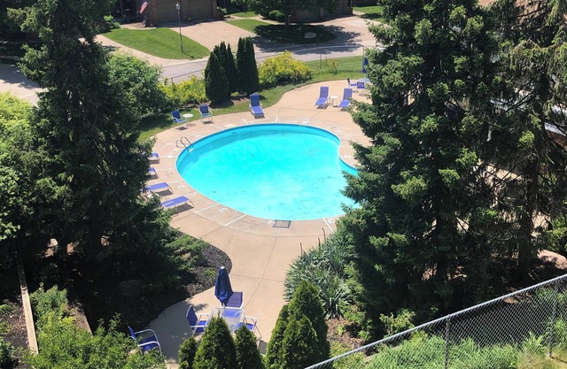 Shining 2-bedroom Long Term Condo with Office in West Des Moines