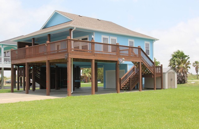 Shore Fun! 3/2 Beachhouse, Holiday Beach Subdivision, Close to Everything!